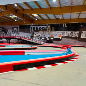 la piste de karting indoor à k1 speed au mans, france